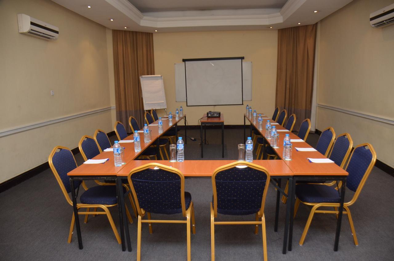 Oakwood Park Hotel Lekki Esterno foto